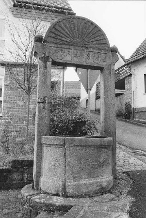 Ziehbrunnen (Brunnenanlage); Flörsbachtal, Hauptstraße