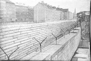 Berlin: Mauer doppelt; Bernauer Straße