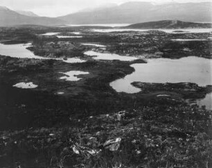 Glaziale Landschaft : Glazial geformte Landschaft mit Seen bei Björkliden