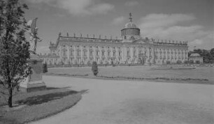 Potsdam. Sanssouci, Neues Palais, Gartenfront