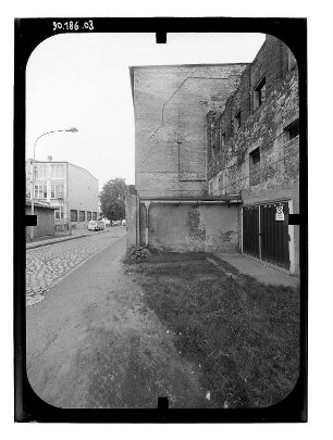 Stralsund-Altstadt, Fährwall 7. Ehem. Speicher. Straßenansicht gegen Speicher, Nr. 8