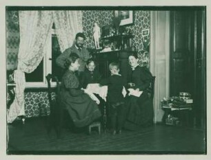 Margarete, Hans, Heinrich Zille, Mutter Frieske, Walter und Hulda Zille