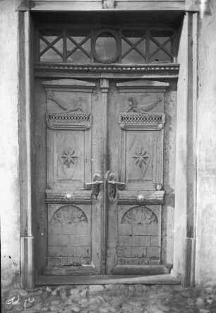 Zinna (Kloster), klassizistische Tür eines Wohnhauses