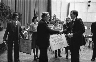 Abschlussfeier des Prüfungsjahrgangs 1976 der Handwerkskammer Karlsruhe in der Stadthalle