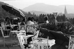 Freiburg: Restaurantterrasse mit Blick aufs Münster, Bad Hotel Jägerhäusle