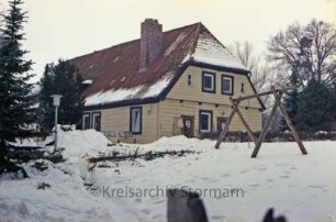 Hohenfelder Damm 2: Forstamt Trittau: Blick von Nordosten: Giebelseite