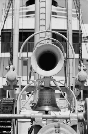 Bordleben Milwaukee. Lautsprecher und Alarmglocke
