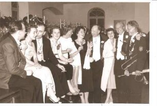 Die Neusser Scheibenschützen, Scheibenschützenball im Zeughaus, 1958