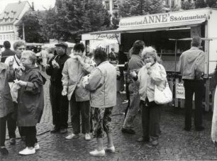 Auf dem Domplatz von Erfurt, die berühmte Thüringer Bratwurst