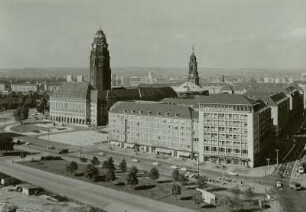 Dresden. Blick vom Hochhaus am Pirnaischen Platz nach Westen zum Rathaus und Kreuzkirche