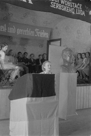 Ausstellungseröffnung des Arbeitskreises sorbischer bildender Künstler in Malschwitz. : Wotewrjenje wustajeńcy koła serbskich tworjacych wuměłcow w Malešecach.
