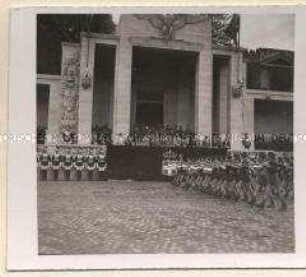 Parade faschistischer Organisationen beim Staatsbesuch Adolf Hitlers in Italien
