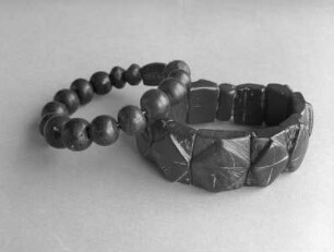 Zwei Gliederarmbänder
