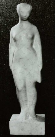 Stehendes Mädchen