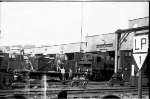 Bahnbetriebswerk Gammertingen, Behälterwagen X 100, verschrottet 1967, Lok 141, Portalkran, Schild "LP" (Läuten und Pfeifen), 2009 ist von dem Abgebildeten nichts mehr vorhanden