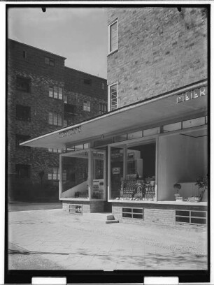 Baublock Helmholtzstr., Bunsenstr. Nr. 15 : [Eckansicht mit Ladenzeile]