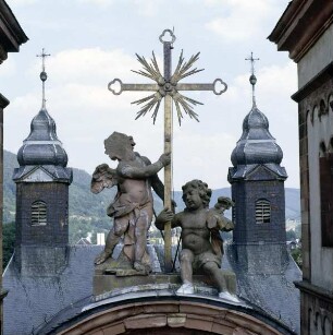 Engel mit Kreuz