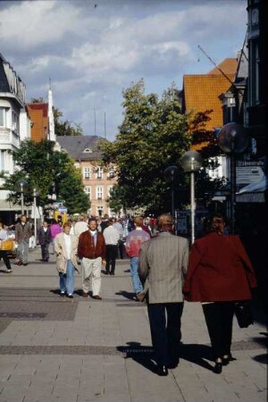 Lange Straße, Detmold, sonnig; farbig