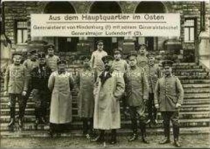 Paul von Hindenburg mit dem Stab der 8. Armee