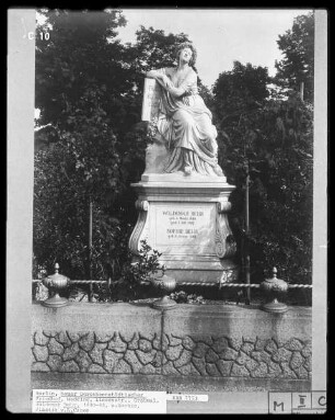 Grabmal Woldemar Behrs und Sophie Behrs