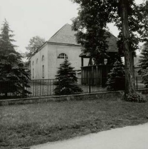 Jänschwalde. Dorfkirche (1806) : Jänschwalde. Evangelische Dorfkirche (1806). Ansicht von Nordwesten mit Glockenstuhl