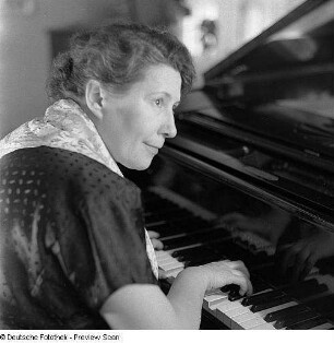 Porträt Pianistin Elfriede Clemen (1903-1985)