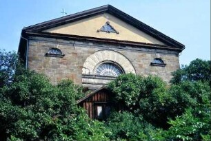 Westgiebel der Kirche