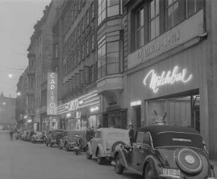 Ansicht der Petersstraße mit Milchbar und Capitol