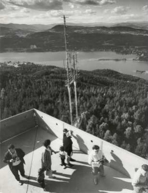 Blick vom Aussichtsturm der Pyramidenkogel auf den Wörther See