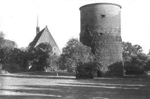 Salzwedel. Rundturm der Burg Salzwedel (13. Jahrhundert) und Mönchskirche (15. Jahrhundert)