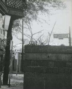 Mauer an der Sektorengrenze von Neukölln (West-Berlin) nach Treptow (Ost-Berlin) an der Elsenstraße