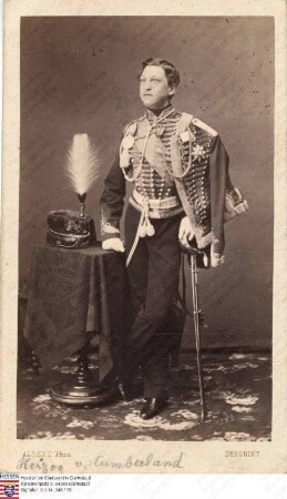 Ernst August Kronprinz v. Hannover (1845-1923), Sohn Georgs V. König v. Hannover / Porträt, Ganzfigur in Uniform, leicht rechtsgewandt