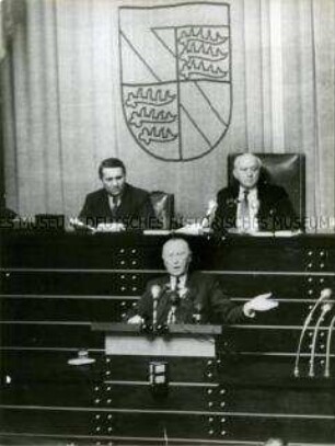 Bundeskanzler Adenauer spricht zum Generalvertrag im Bundestag