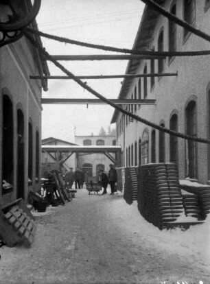 Innenhof der Flader-Fabrik : könnte auch in der Flader-Fabrik von Pleil/Sorgenthal (Böhm.) sein (100m entfernt)