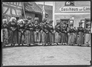 Frauen in Tracht