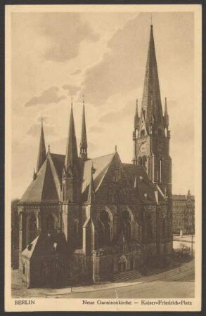 Ansichtskarte „Neue evangelische Garnisonkirche“ am Kaiser-Friedrich-Platz