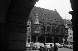 Freiburg: Kaufhaus aus Bogen der Wache
