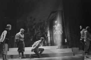 Szenenbilder aus der Komödie "Viel Lärm um nichts" von William Shakespeare im Theater am Schiffbauerdamm in Berlin