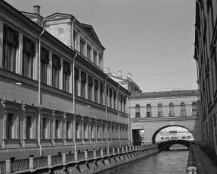 Eremitage — Bogengalerie zwischen Alter Eremitage und Eremitage-Theater über den Winterkanal
