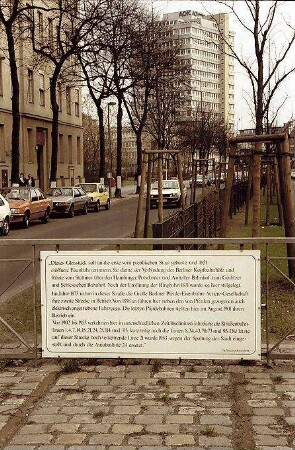 Berlin: Gedenkschiene für die Eisenbahn in der Stresemannstraße