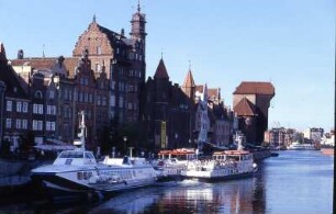 Gdansk (Danzig) - Hafen an der Motlau : Altstadthafen mit Krantor. Aufgenommen in der Altstadt von Danzig (Gdansk), ca. 2001