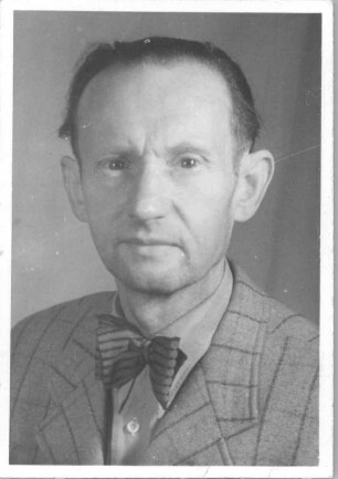 Paßfoto Ernst Otto Gerhardt mit Fliege