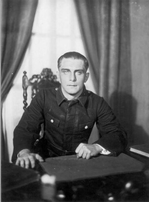 Das Grab des unbekannten Soldaten. Tragödie von Paul Raynal. Staatsschauspiel Dresden, Dresdner Erstaufführung 23.9.1926 : Felix Steinböck als Soldat