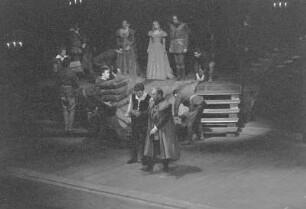 Szenenbilder aus "Hamlet" von William Shakespeare in der Regie von Fritz Wendel. Staatstheater Dresden, 13.01.1957 : Mit Horst Schulze in der Titelrolle, Thea Elster als Ophelia, Siegfried Göhler als Claudius u. a.
