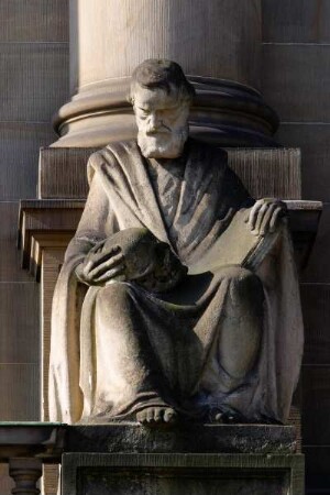 Deutschland. Nordrhein Westfalen. Bonn. Figur am Eingang Museum Alexander König. Zoologisches Forschungsinstitut