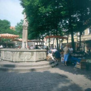 Speyer. Brunnen mit dem Brezelbuben