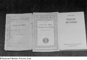 Verschiedene Einbände von "Nathan der Weise" von Reclam (Entwicklung)