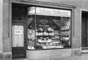 Roßwein. Wohnhaus mit Laden, Döbelner Straße 8. Laden mit Solinger Stahlwaren und Weihnachtsdekoration