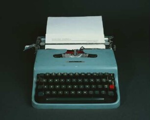 Schreibmaschine Olivetti Lettera 22 (Archivtitel)