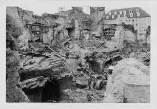 Archäologische Enttrümmerung in der Ruine der Frauenkirche